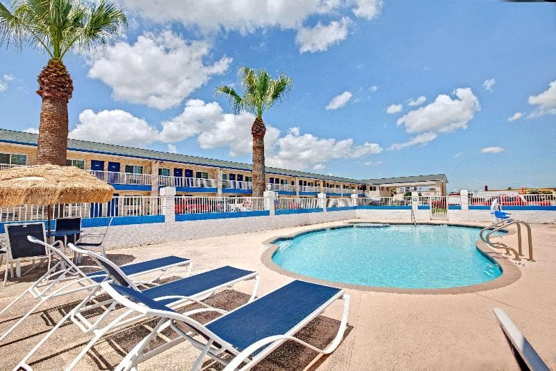 Days Inn By Wyndham Baytown Garth Road I10 East 5