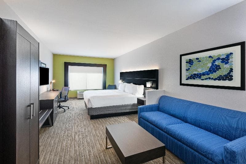 Holiday Inn Express & Suites Sealy 4