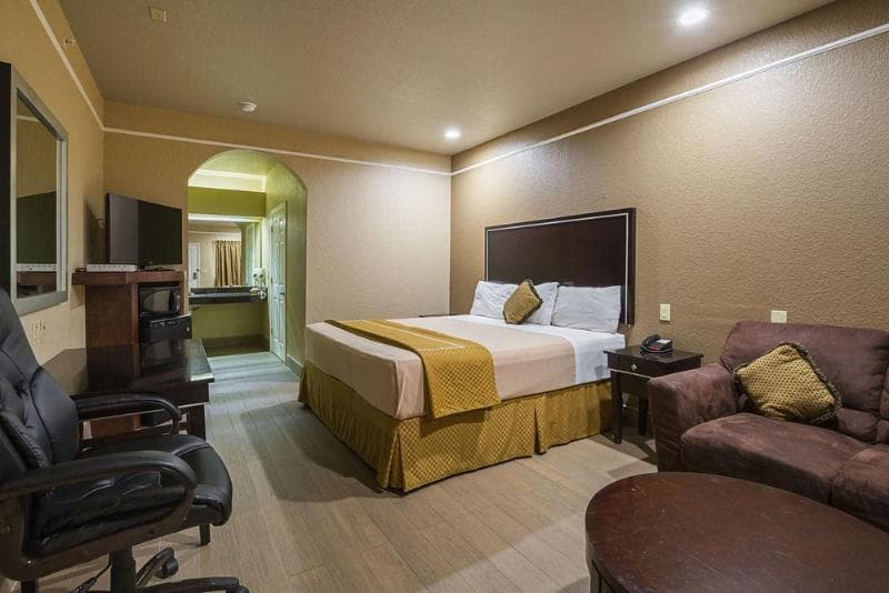 Scottish Inn & Suites Baytown photo 1