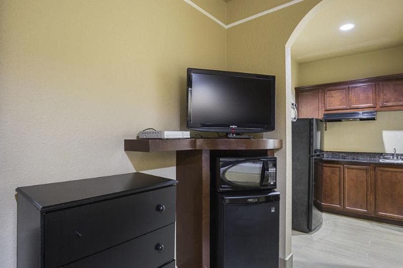 Scottish Inn & Suites Baytown 4