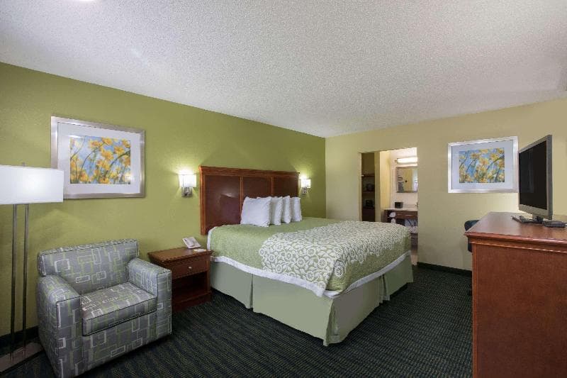 Days Inn & Suites By Wyndham Big Spring 3