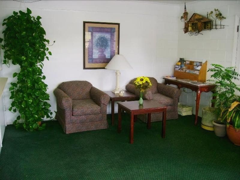 Sherwood Motel 4