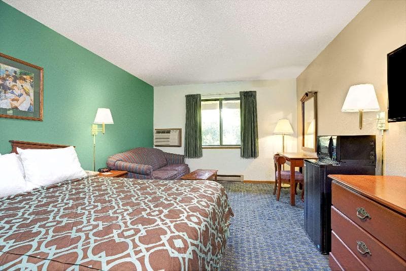 Super 8 By Wyndham Hudson 2