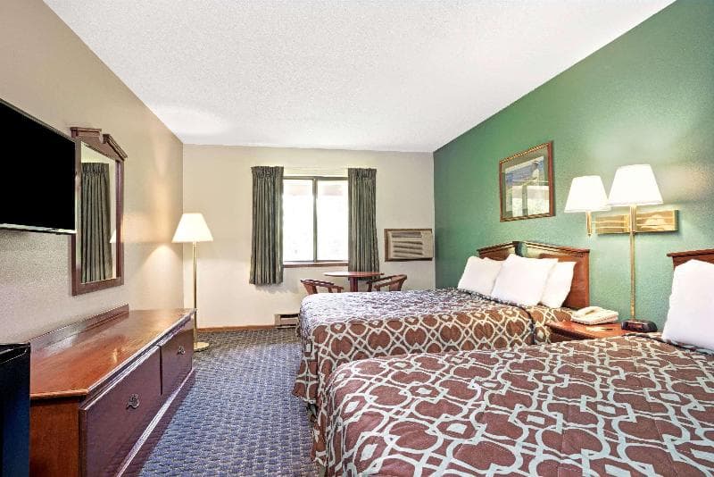 Super 8 By Wyndham Hudson 3