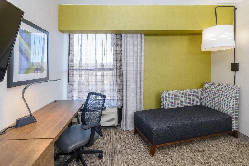 Holiday Inn Express Southington 3