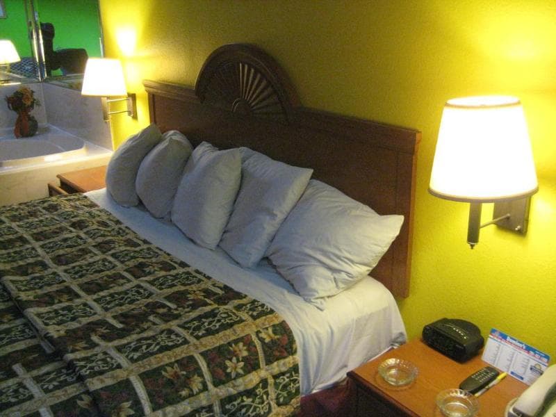 Sapphire Inn & Suites 2