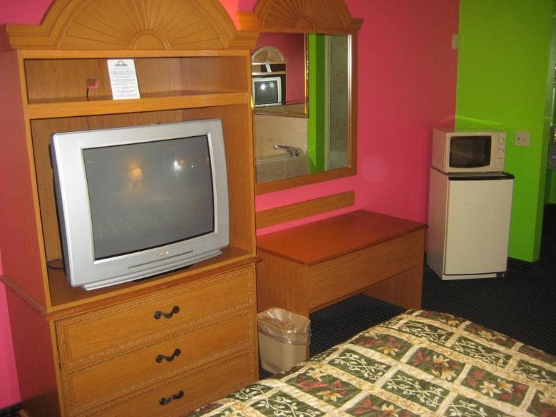 Sapphire Inn & Suites 3