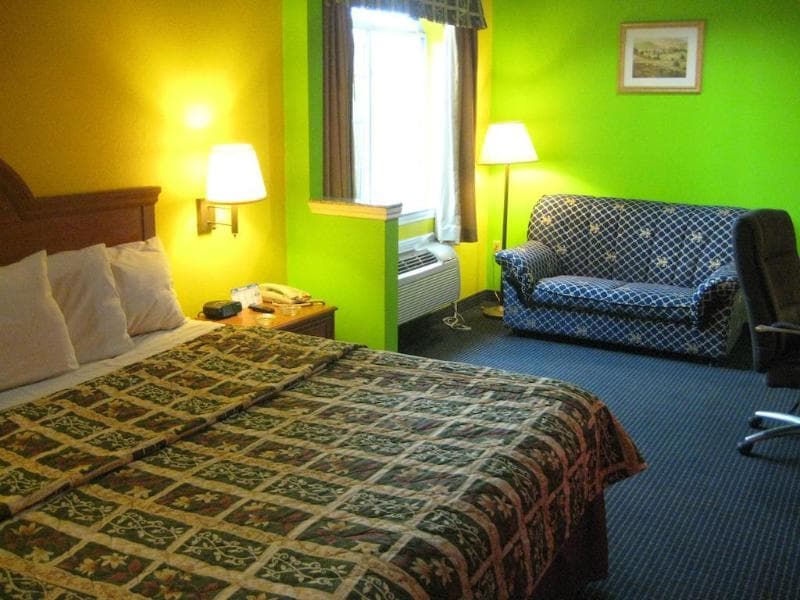 Sapphire Inn & Suites 4