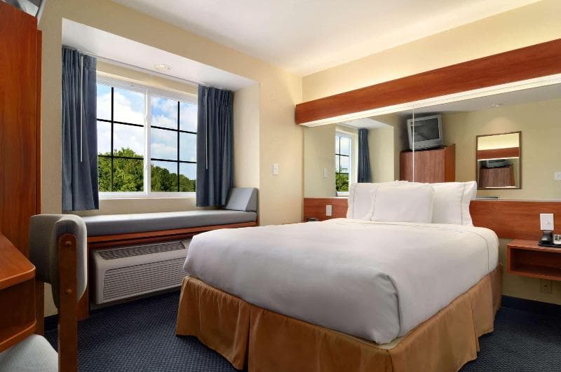 Microtel Inn & Suites by Wyndham Huntsville 5