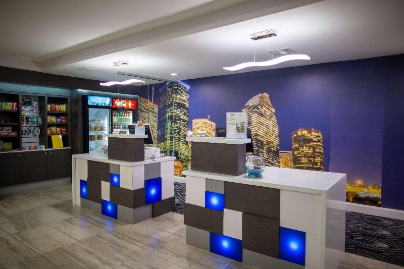 La Quinta Inn and Suites Houston Normandy 5
