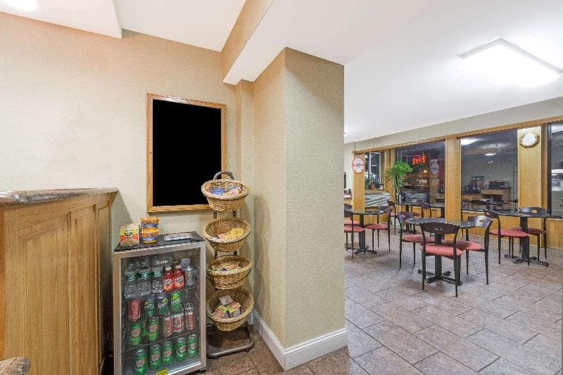 Howard Johnson By Wyndham Rocky Hill 4