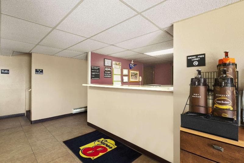 Super 8 By Wyndham Redfield 4
