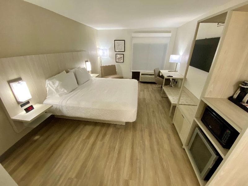Best Western Plus Sugar Land/Stafford 5