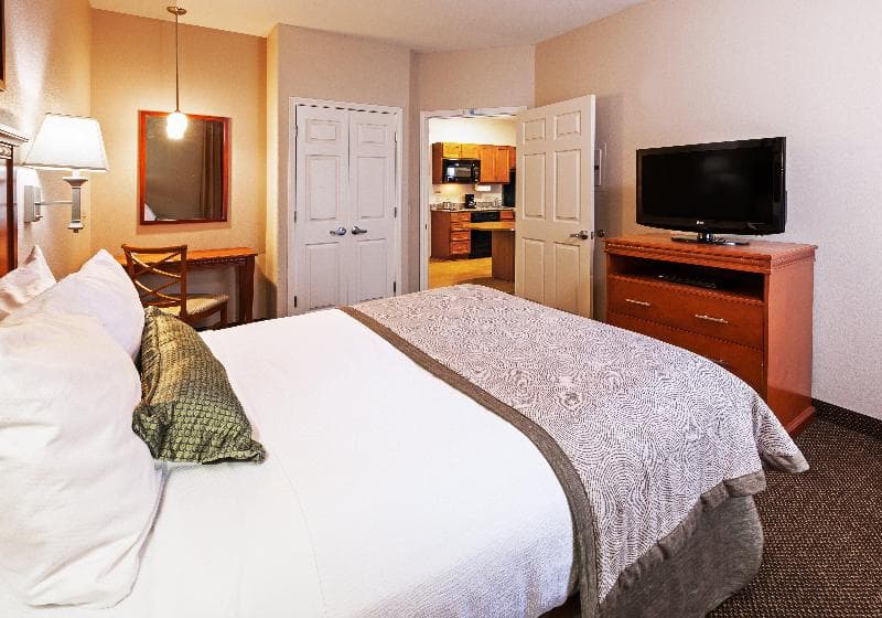 Candlewood Suites Deer Park 5