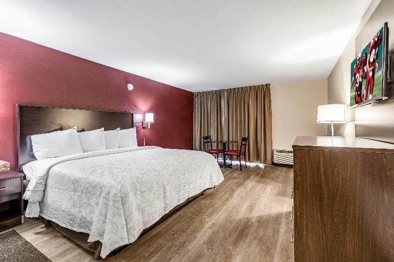 Red Roof Plus+ & Suites Houston – Iah Airport Sw 3