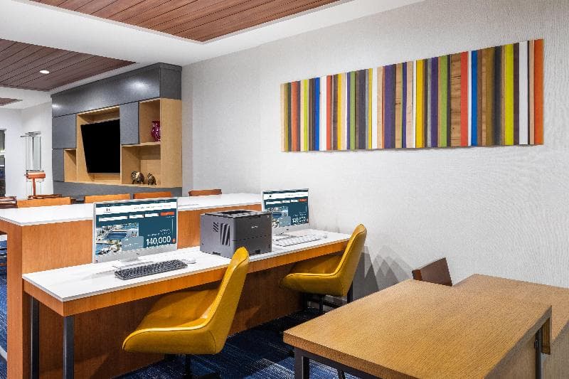 Holiday Inn Express & Suites Houston Space Center 2
