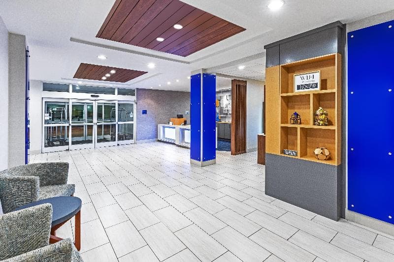Holiday Inn Express & Suites Houston Space Center 4