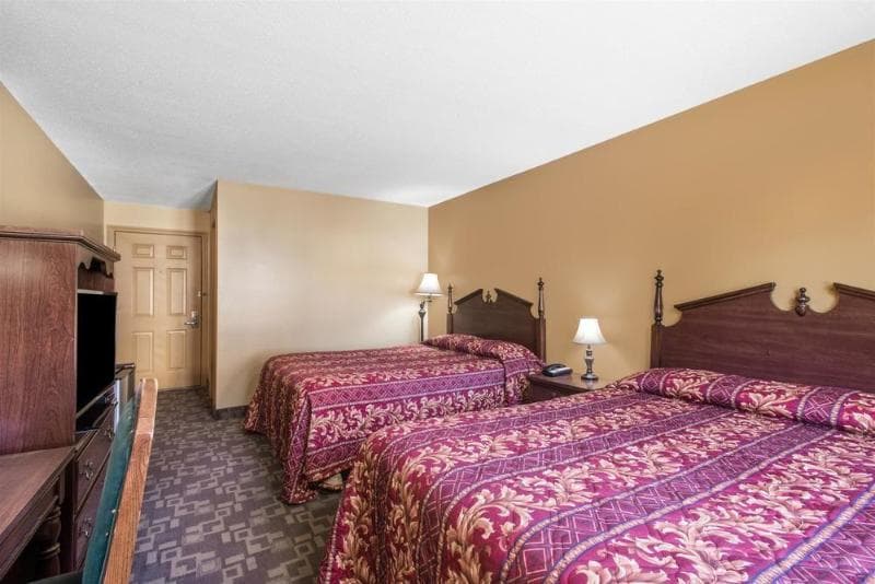 Knights Inn - Hadley 2