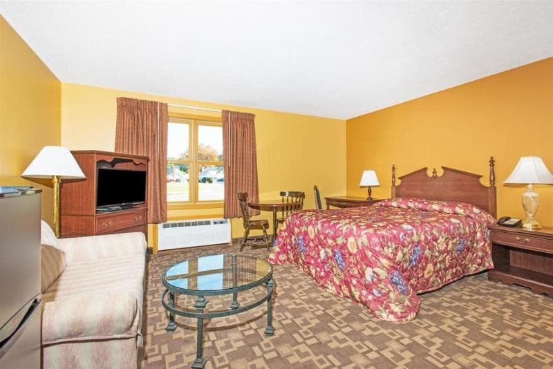 Knights Inn - Hadley 3
