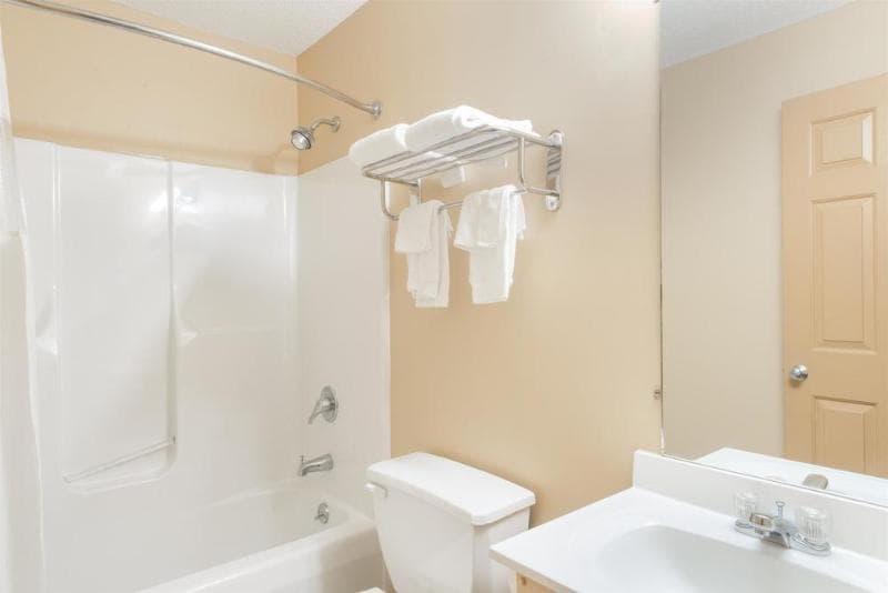 Knights Inn - Hadley 4