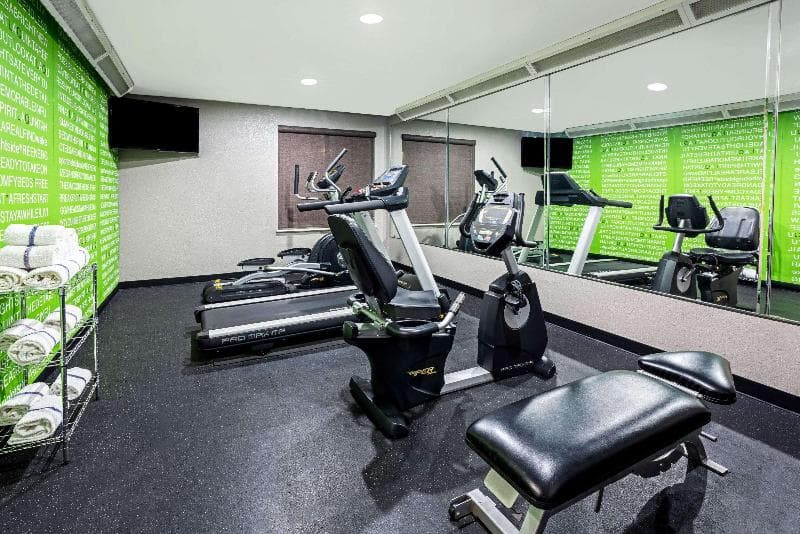 La Quinta Inn & Suites by Wyndham Conroe photo 1