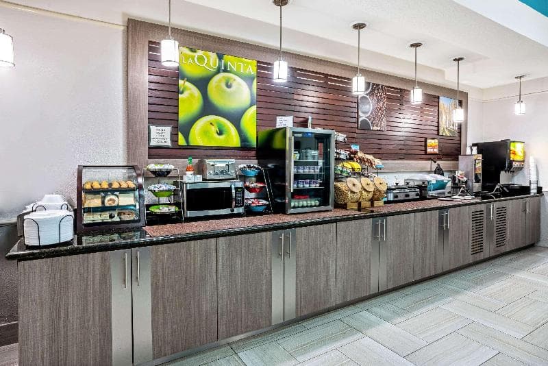 La Quinta Inn & Suites by Wyndham Conroe 3