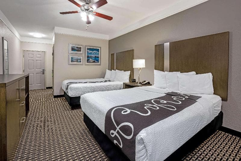 La Quinta Inn & Suites by Wyndham Conroe 4