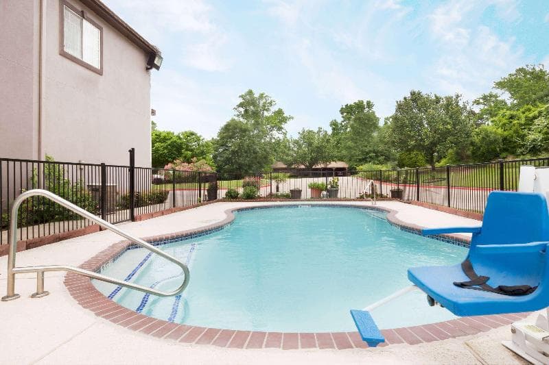 Super 8 by Wyndham Huntsville 2