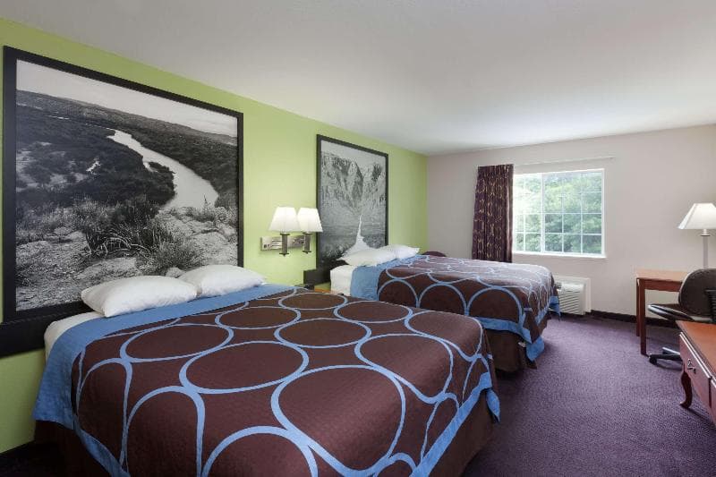Super 8 by Wyndham Huntsville 5