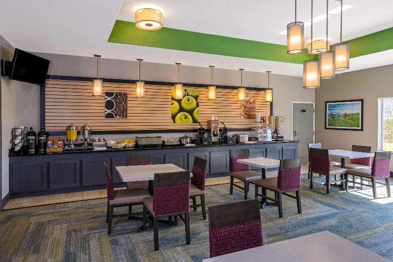 La Quinta Inn & Suites by Wyndham-Brookshire-West Katy 3
