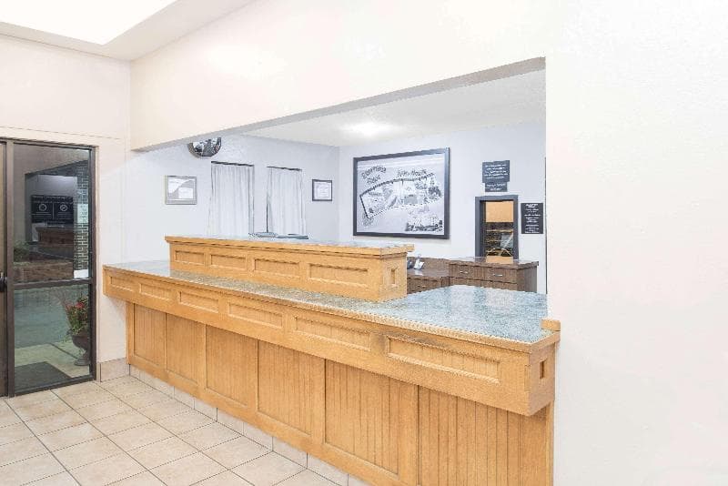 Super 8 by Wyndham Terre Haute 3