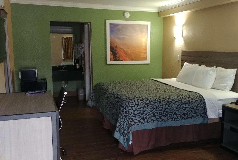 Days Inn By Wyndham Houston East 5