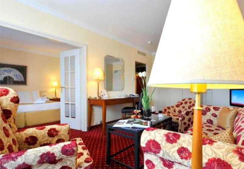 Courtyard Hamburg Airport Hotel 5