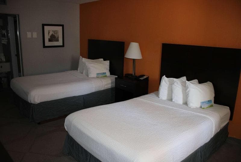 Days Inn by Wyndham Hays 3