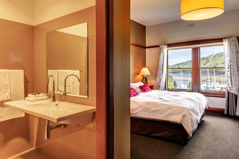 Kermandie Waterfront Hotel 3