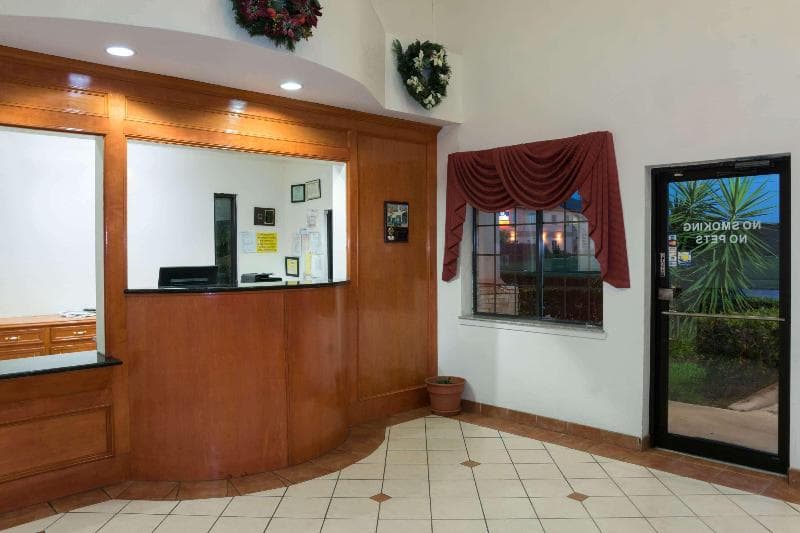 Super 8 by Wyndham Stafford Sugarland Area 4