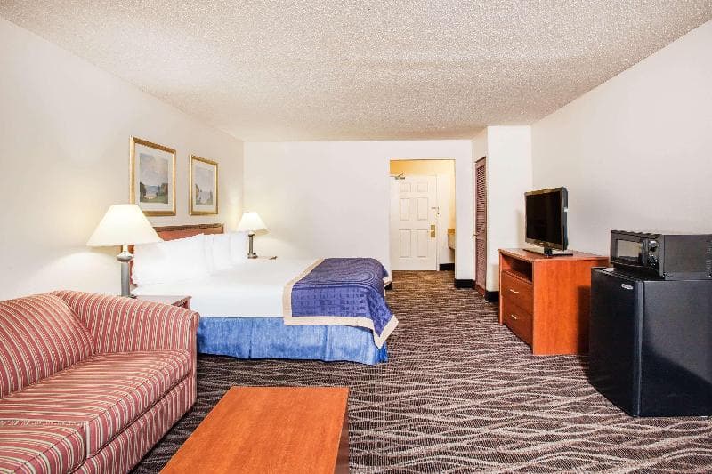 Baymont By Wyndham Hot Springs On The Lake main
