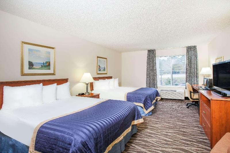 Baymont By Wyndham Hot Springs On The Lake 4