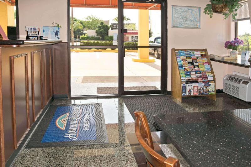 Howard Johnson By Wyndham Houston Heights/Downtown 3