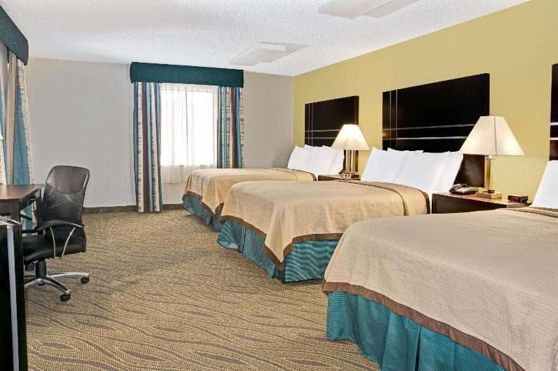 Howard Johnson By Wyndham Houston Heights/Downtown 4