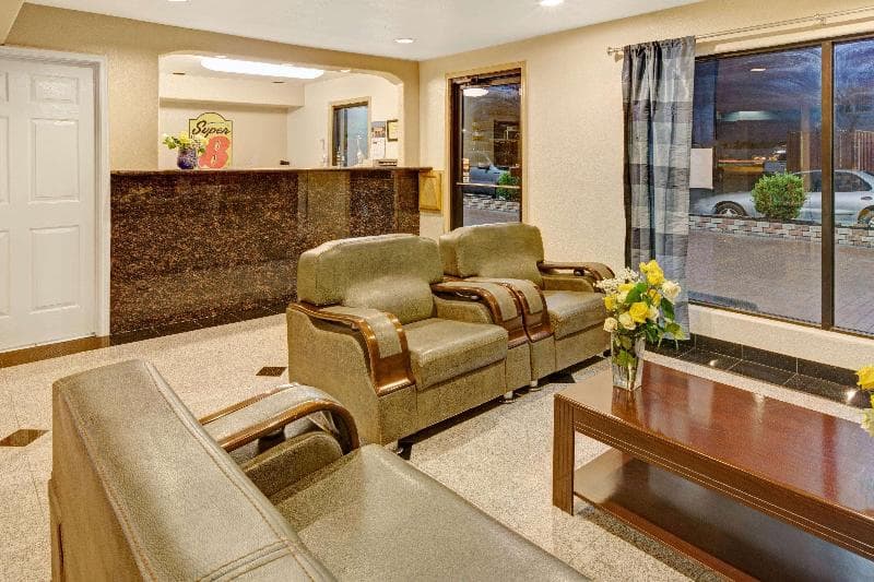Super 8 by Wyndham Baytown/Mont Belvieu 4