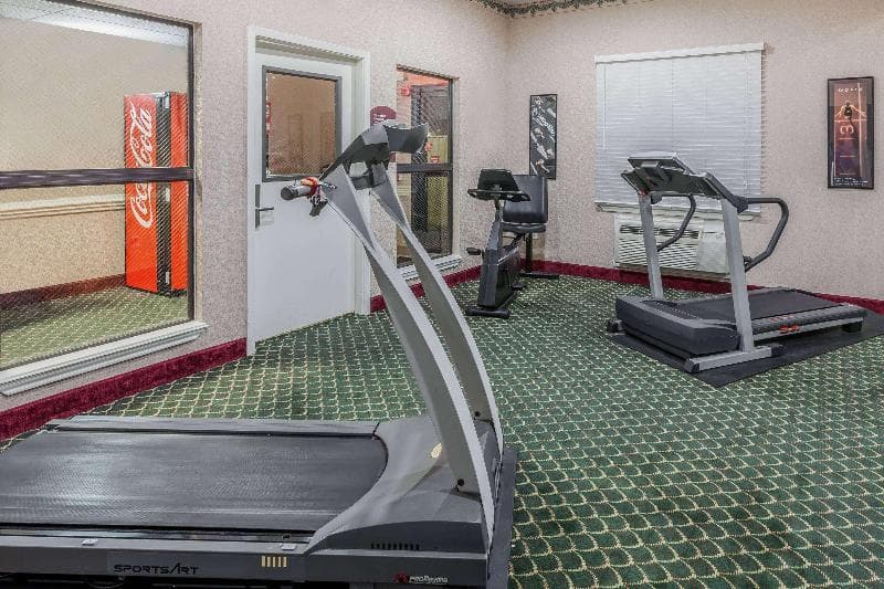 Days Inn & Suites By Wyndham Pasadena photo 1