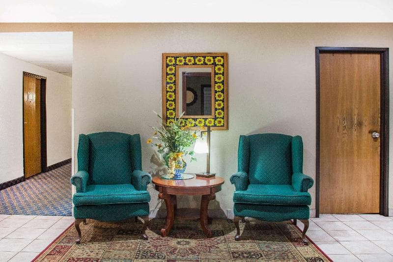 Super 8 By Wyndham Hot Springs 4