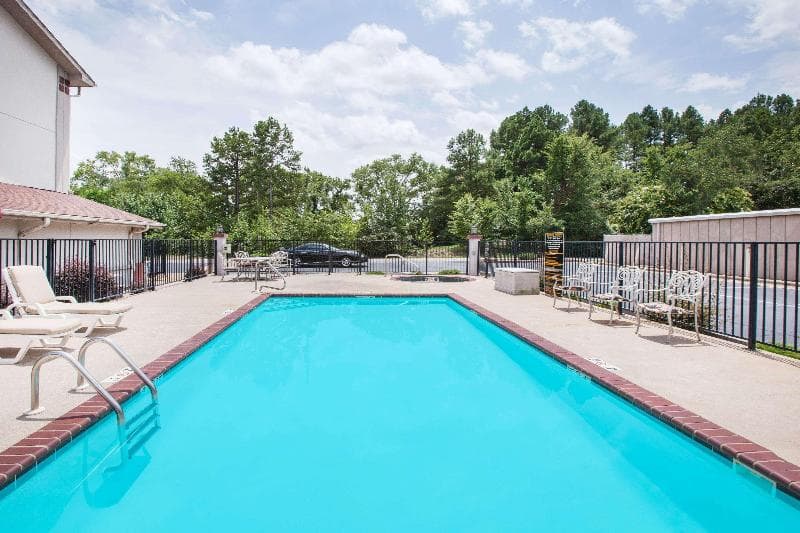 Super 8 By Wyndham Hot Springs 5