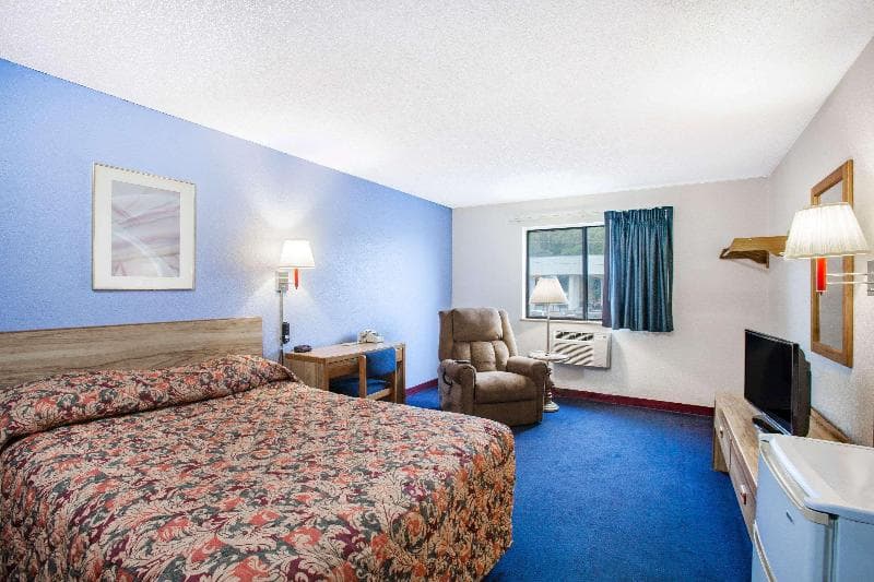 Super 8 By Wyndham Hot Springs 3
