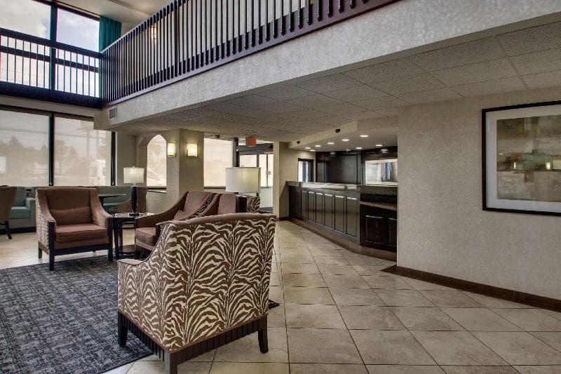 Sonesta Essential Houston Hobby Airport 4