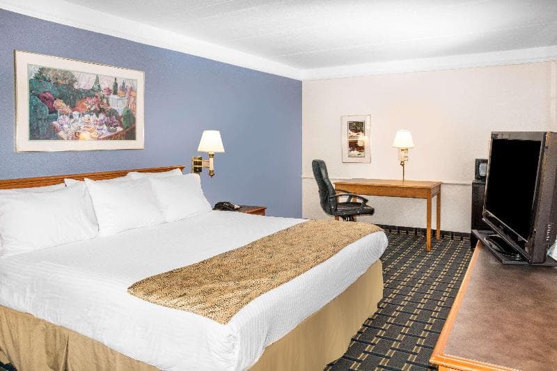 Days Inn By Wyndham Houston 3