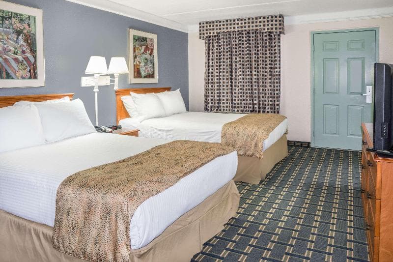Days Inn By Wyndham Houston 4