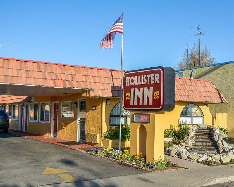 Hollister Inn main
