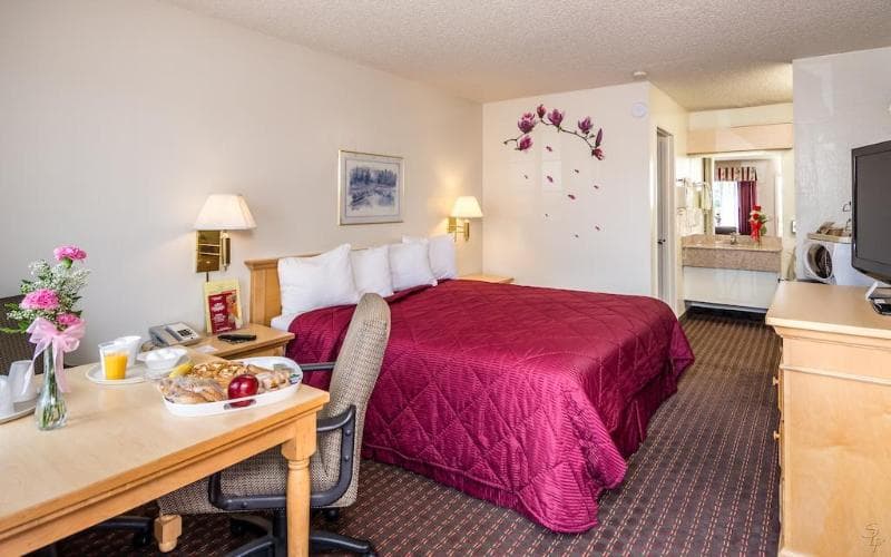 Hollister Inn 3